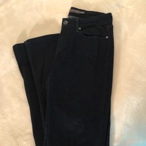 Women’s Levi dark blue jeans - size 27